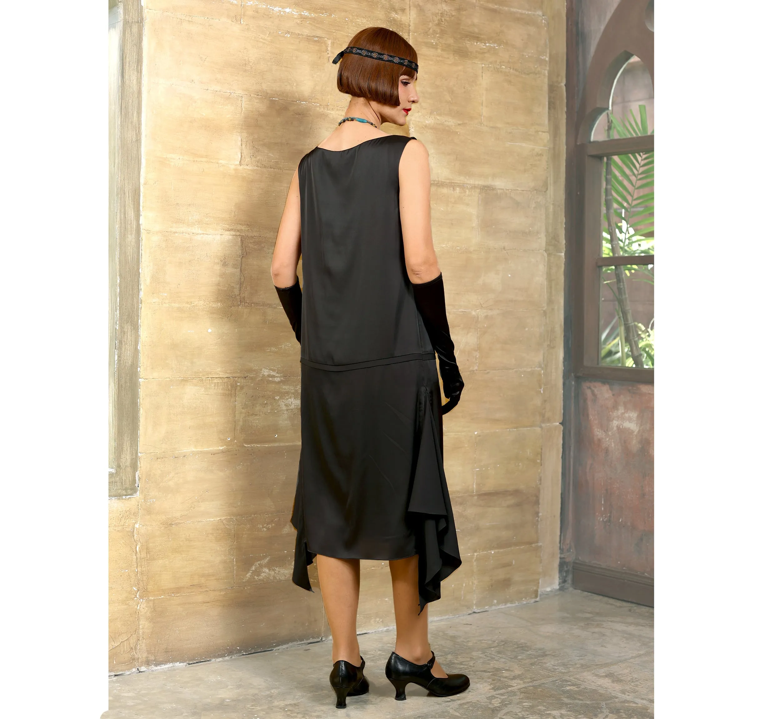 1920s Great Gatsby party dress made of black satin fabric