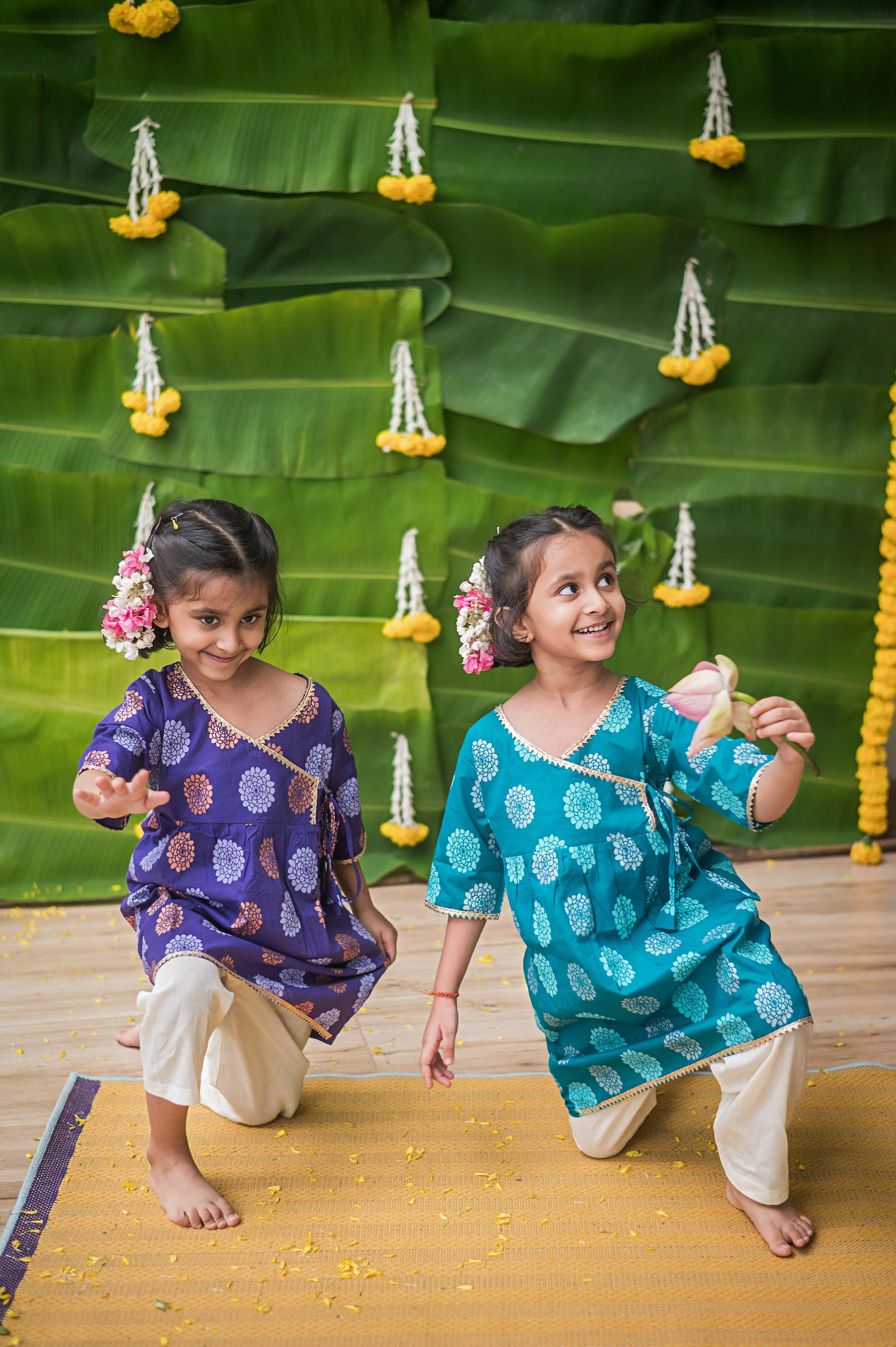 Dazzling Flower Girls Ethnic Wear- Blue