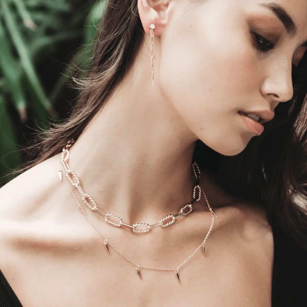 Double Link Twisted Chain