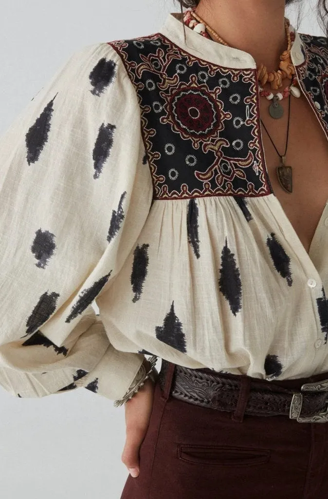 Maison Hotel Macarena Blouse in Dust in the Wind Ivory